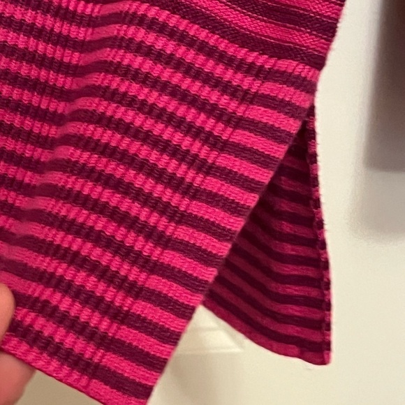 Tommy Hilfiger Magenta stripe cotton V-Neck Pullover size S/P - Picture 3 of 6